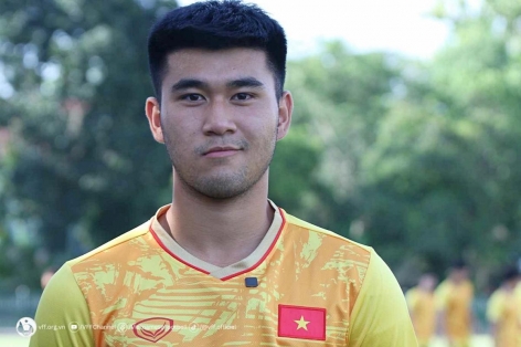 Cầu thủ U23 Việt Nam bất tỉnh sau pha va chạm mạnh trên sân