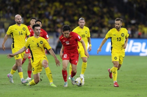 BXH FIFA mới nhất: ĐT Việt Nam tụt dốc trầm trọng, Malaysia tăng vọt