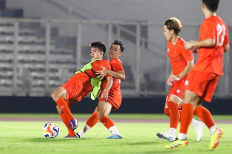Dàn sao U23 Việt Nam 'mướt mồ hôi' trên sân của Indonesia