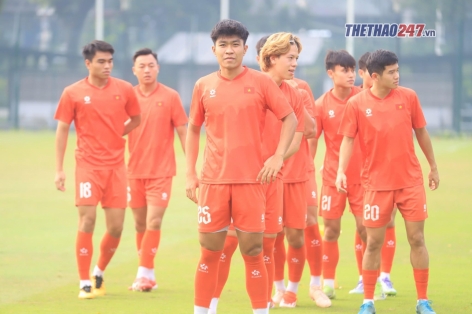 Buổi tập của U23 Việt Nam đón hàng loạt vị khách đặc biệt