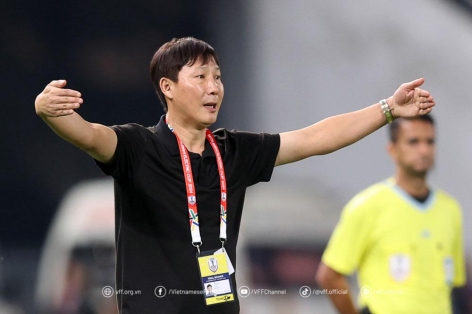 HLV Kim Sang Sik ra quyết định cực bất ngờ trước trận 'sinh tử' với Malaysia