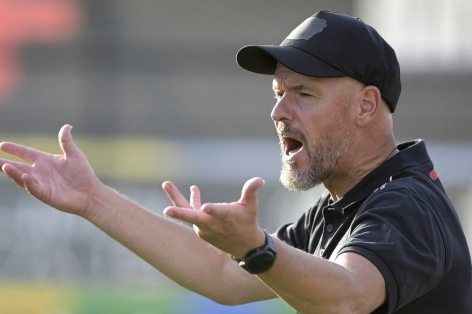 Erik Ten Hag đổ lỗi thất bại tan nát là do 'đá quá sớm'