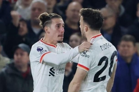 Sao Liverpool xăm hình tưởng niệm Diogo Jota