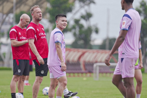 Pendant Quang Vinh khen ngợi Messi và Quang Hải hết lời
