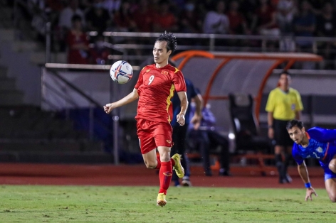 Đồng đội lên tiếng bảo vệ Văn Toàn sau chiếc thẻ đỏ tai hại tại AFF Cup