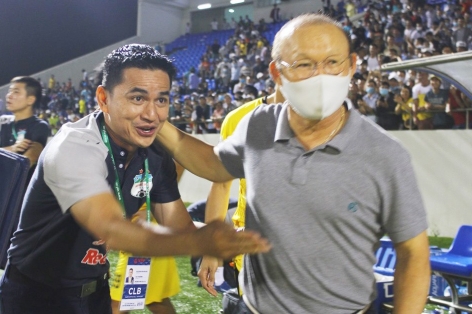Cựu HLV tuyển Thái: 'VFF nên nghiêm túc mời Kiatisak thay HLV Park Hang Seo'
