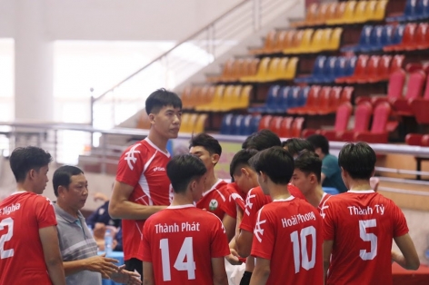 Khổng lồ 2m16 cao nhất Việt Nam 'mất tích' ở giải bóng chuyền hạng A quốc gia