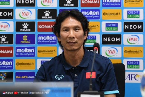 HLV U23 Việt Nam 'rơi vào cảnh dở khóc dở cười' sát giờ đấu Thái Lan