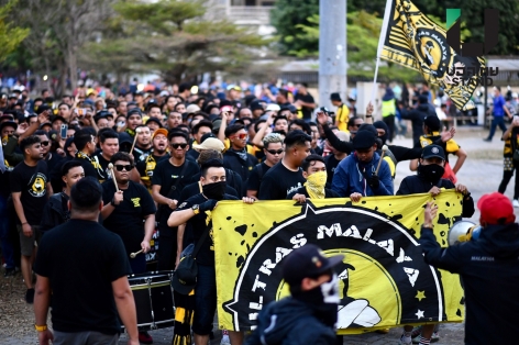 VIDEO: CĐV Malaysia tạo hình ảnh 'độc lạ AFF Cup' sau hành động gây phẫn nộ