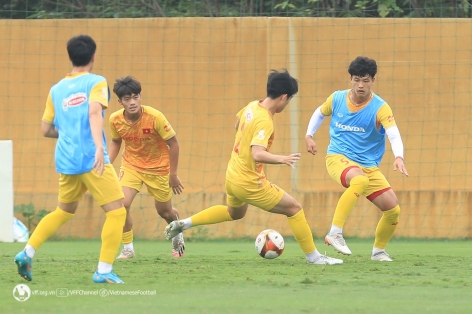 Một nhóm U23 Việt Nam đến Qatar muộn so với đồng đội