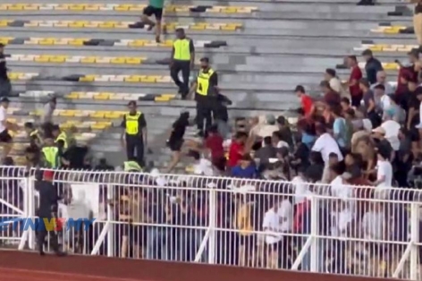 Sau 'vết nhơ' SEA Games, bóng đá Đông Nam Á lại xảy ra ẩu đả khiến nhiều người bị bắt