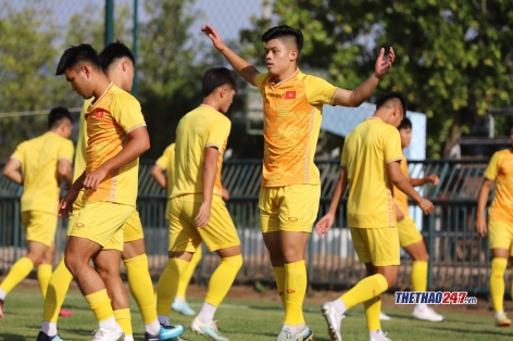 VIDEO: U23 Việt Nam rèn chiến thuật cho trận ra quân U23 Đông Nam Á