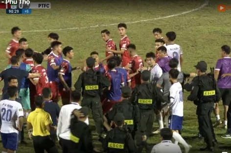 Hỗn loạn xảy ra ở giải bóng đá chuyên nghiệp Việt Nam