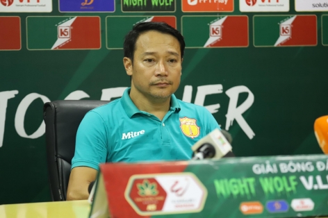 HLV Nam Định chỉ trả lời đúng 2 câu hỏi sau trận thua