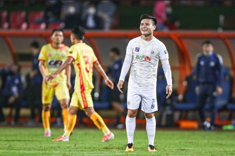 Quang Hải tạo nên 'cơn sốt' tại V-League trước ngày xuất ngoại