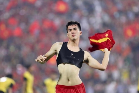 Vì sao Tiến Linh mặc 'áo ngực' khi đưa U23 Việt Nam vào chung kết