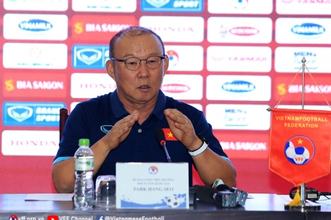HLV Park Hang-seo quyết định loại 4 cầu thủ, sang Lào với 25 cái tên
