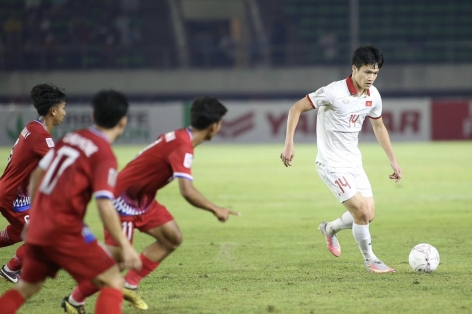 Chỉ đá 65 phút, sao ĐT Việt Nam vẫn khiến tất cả ngước nhìn ở AFF Cup