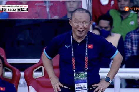 HLV Park phản ứng bất ngờ khi Văn Hậu thoát thẻ trận hòa Indonesia