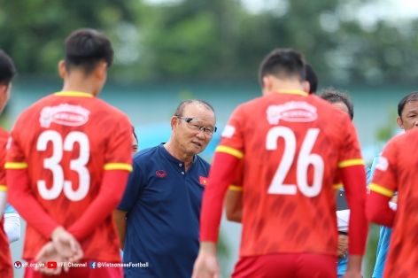 HLV Park Hang Seo bất ngờ khen một cầu thủ ĐT Việt Nam 'đẹp trai'