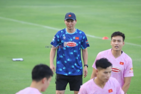 HLV Kim Sang Sik tiến hành loại 4 cầu thủ ĐT Việt Nam