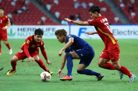 BTC AFF Cup vinh danh cầu thủ Thái Lan giật cùi chỏ đối với Quang Hải