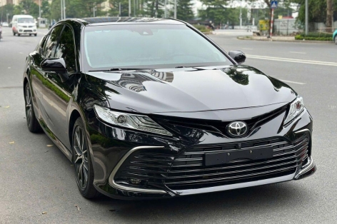 Toyota Camry 2022 lăn bánh 24.000 km lên sàn xe cũ với giá khó tin