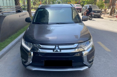 Lăn bánh 8 năm, Mitsubishi Outlander 2016 nhập Nhật lên sàn xe cũ với giá bất ngờ