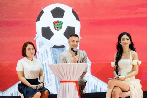 Dimitar Berbatov tái ngộ fan Việt tại sự kiện “Together We Rise”