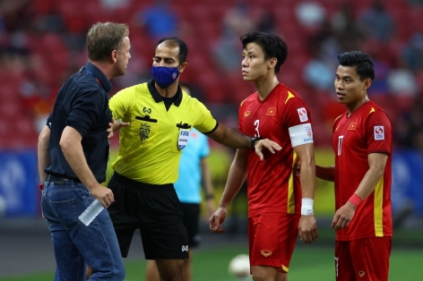 Chuyên gia Hàn Quốc chê trọng tài không có chuyên môn, phá nát trận đấu của Việt Nam