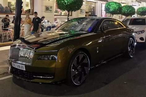 Xe điện siêu sang Rolls-Royce Spectre lăn bánh trên đường phố Việt: Biển đấu giá, màu sơn thời trang