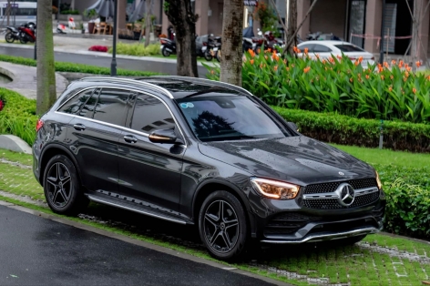 Mercedes-Benz GLC 300 2022 chạy lướt 24.000 km có giá thế nào trên sàn xe cũ?