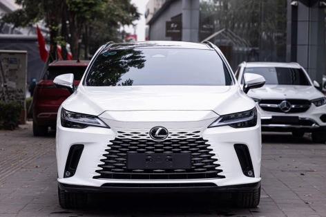 SUV hạng sang Lexus RX 350 2024 mới lăn bánh vỏn vẹn 900 km bán lại với giá thế nào?