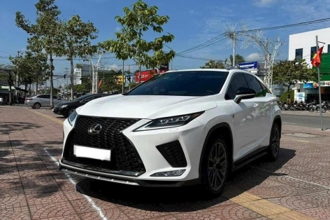 Lexus RX 300 F Sport 2021 chạy lướt 3 năm tại Việt Nam có giá thế nào trên sàn xe cũ?