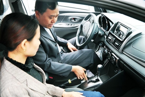 Lưu ý khi sử dụng xe số tự động: Đừng vội chuyển số khi xe chưa dừng hẳn