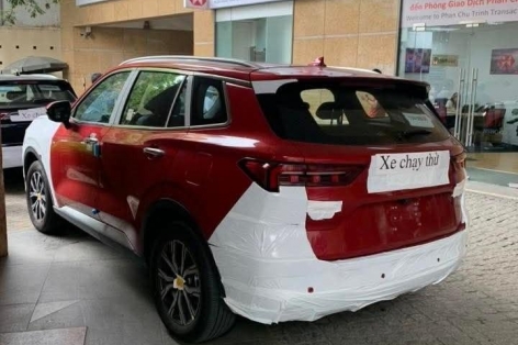 Bắt gặp Ford Territory 2025 chạy thử trên đường phố Hà Nội, để lộ đèn pha và bộ mâm mới