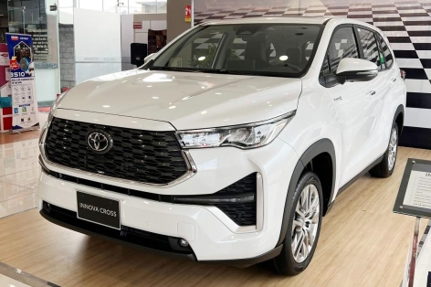 Toyota Innova Cross trở lại ngôi đầu bảng xe hybrid tại Việt Nam trong tháng 4/2025
