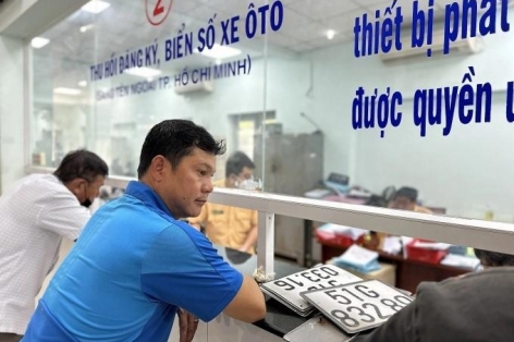 Lệ phí cấp biển số ô tô tại một số địa phương tăng lên 20 triệu đồng sau sáp nhập