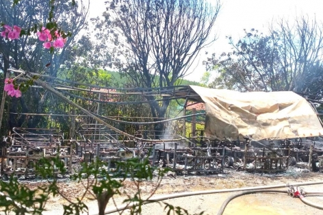 Cháy lớn tại bãi xe chùa Hương Tích: 9 xe điện du lịch và 1 ô tô con bị thiêu rụi