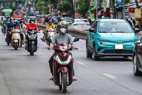 Hà Nội xem xét hỗ trợ gần như toàn bộ chi phí chuyển đổi 450.000 xe máy xăng trong vành đai 1