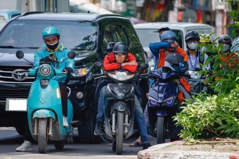 Hà Nội sẽ chuẩn hóa trạm sạc, mở rộng phương tiện công cộng trước khi cấm xe máy xăng