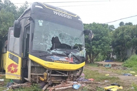 Tai nạn kinh hoàng trên quốc lộ 1 ở Hà Tĩnh: Xe khách bị lật khiến 9 người tử vong, 15 người bị thương