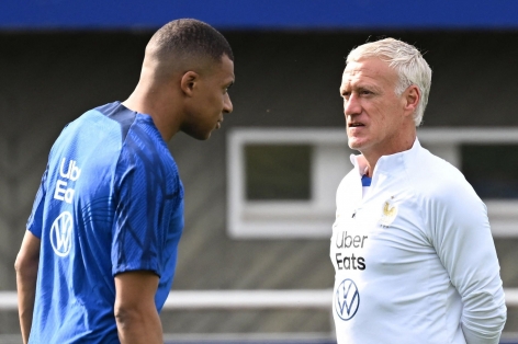 HLV Deschamps xác định tương lai của Mbappe giữa tâm bão