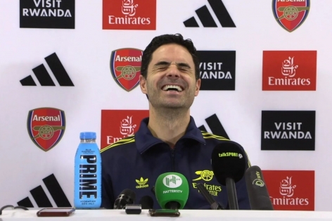 Arteta bật cười khi không nhận được câu hỏi về Champions League