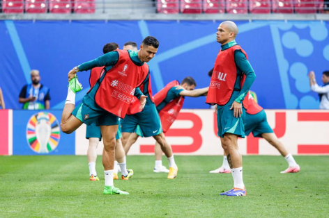 Trực tiếp Bồ Đào Nha vs CH Séc: Ronaldo so kè Schick