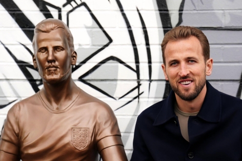 Harry Kane được dựng tượng tại quê nhà