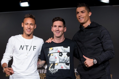 Mặc kệ Messi, Neymar bất ngờ 'về phe' Ronaldo