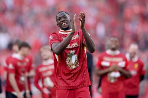 Liverpool sắp mất thêm một hậu vệ vào tay Real?