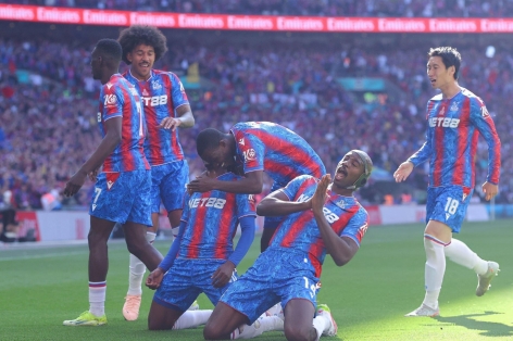 Thua đau Crystal Palace, Man City lỡ hẹn FA Cup