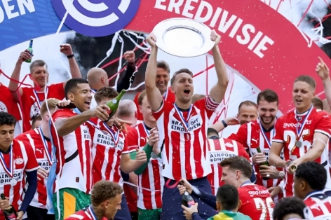 Ajax sa sút bất ngờ, PSV vô địch Eredivisie đầy kịch tính